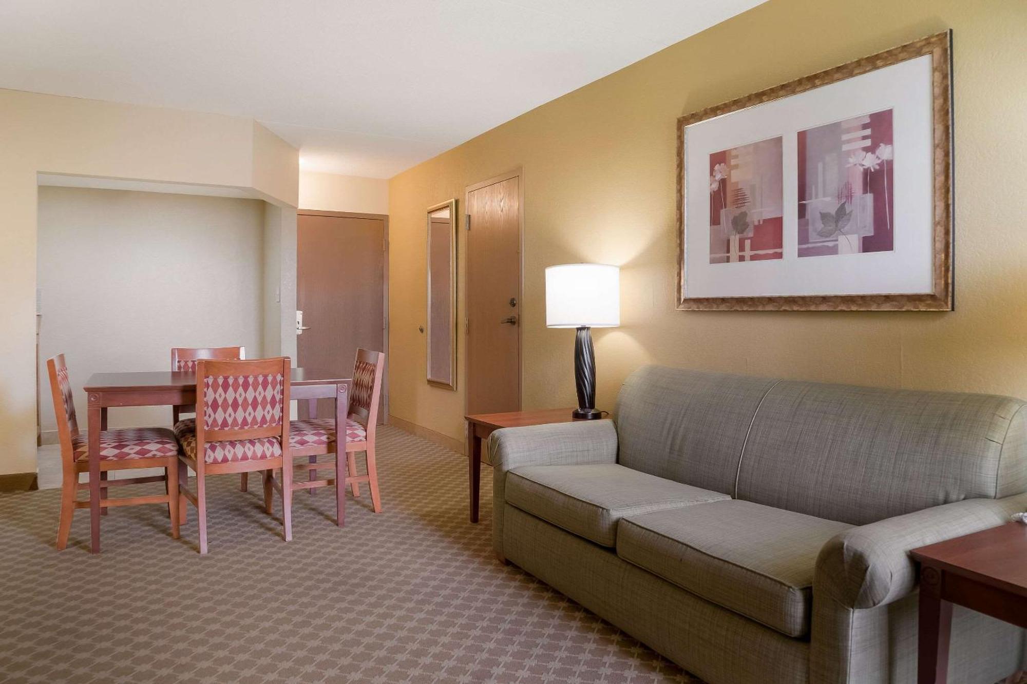 סגינאו Quality Inn & Suites מראה חיצוני תמונה