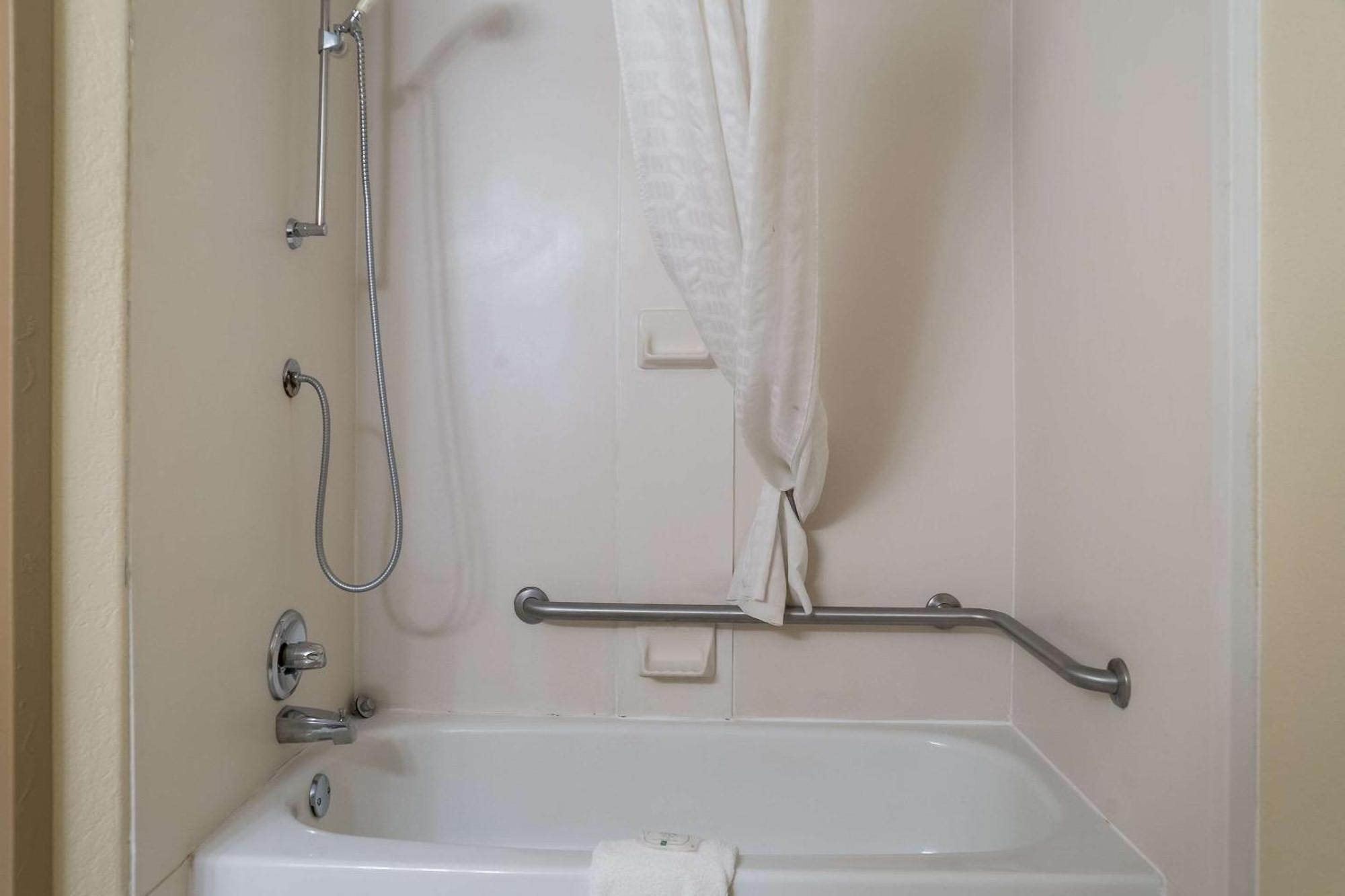 סגינאו Quality Inn & Suites מראה חיצוני תמונה