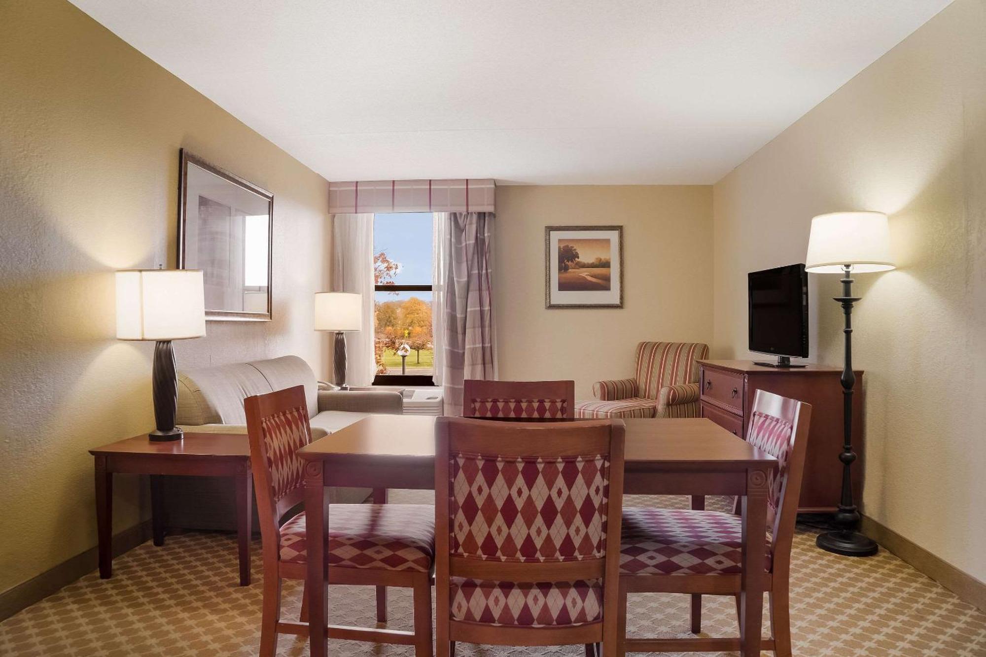 סגינאו Quality Inn & Suites מראה חיצוני תמונה