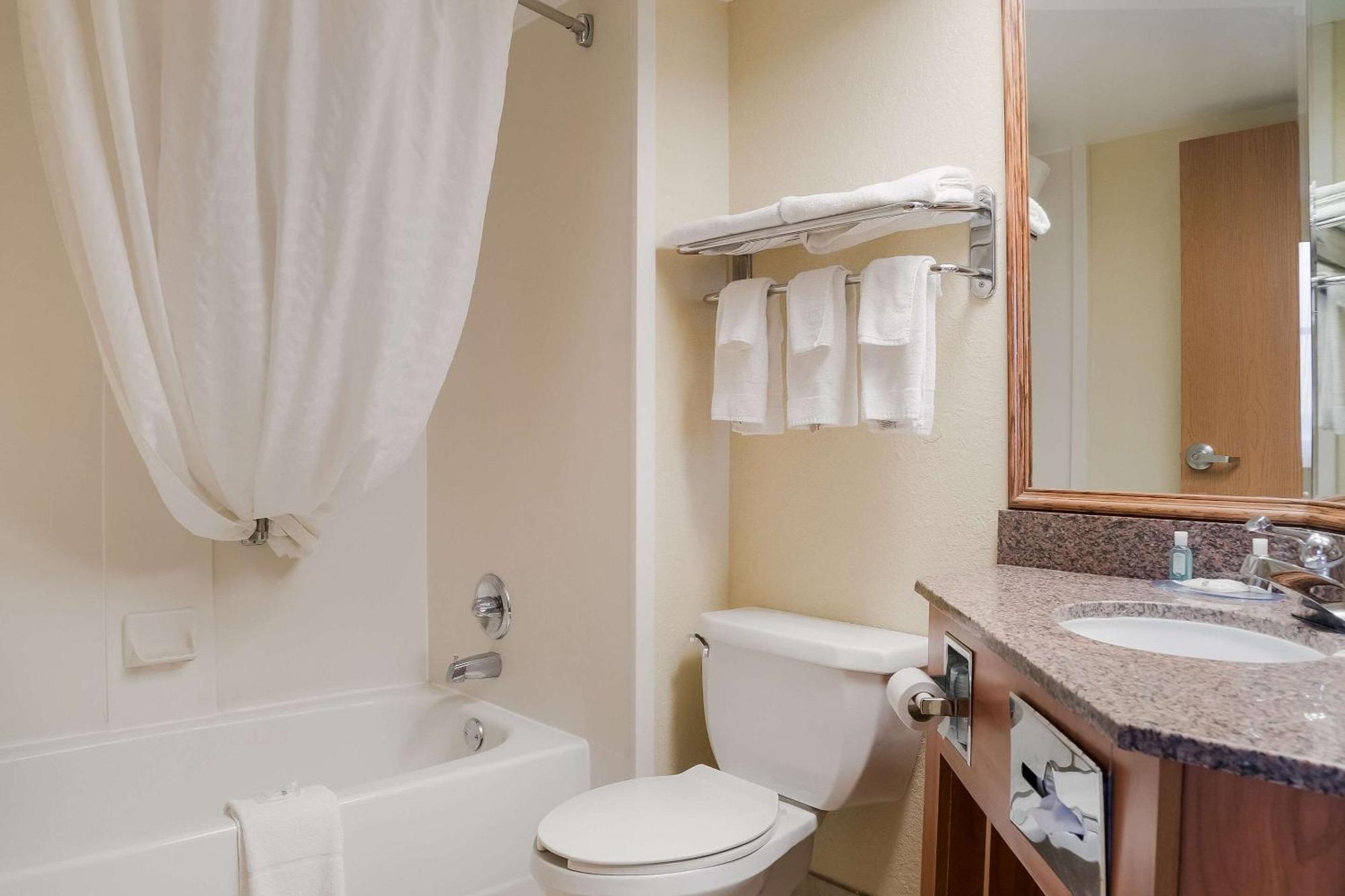 סגינאו Quality Inn & Suites מראה חיצוני תמונה