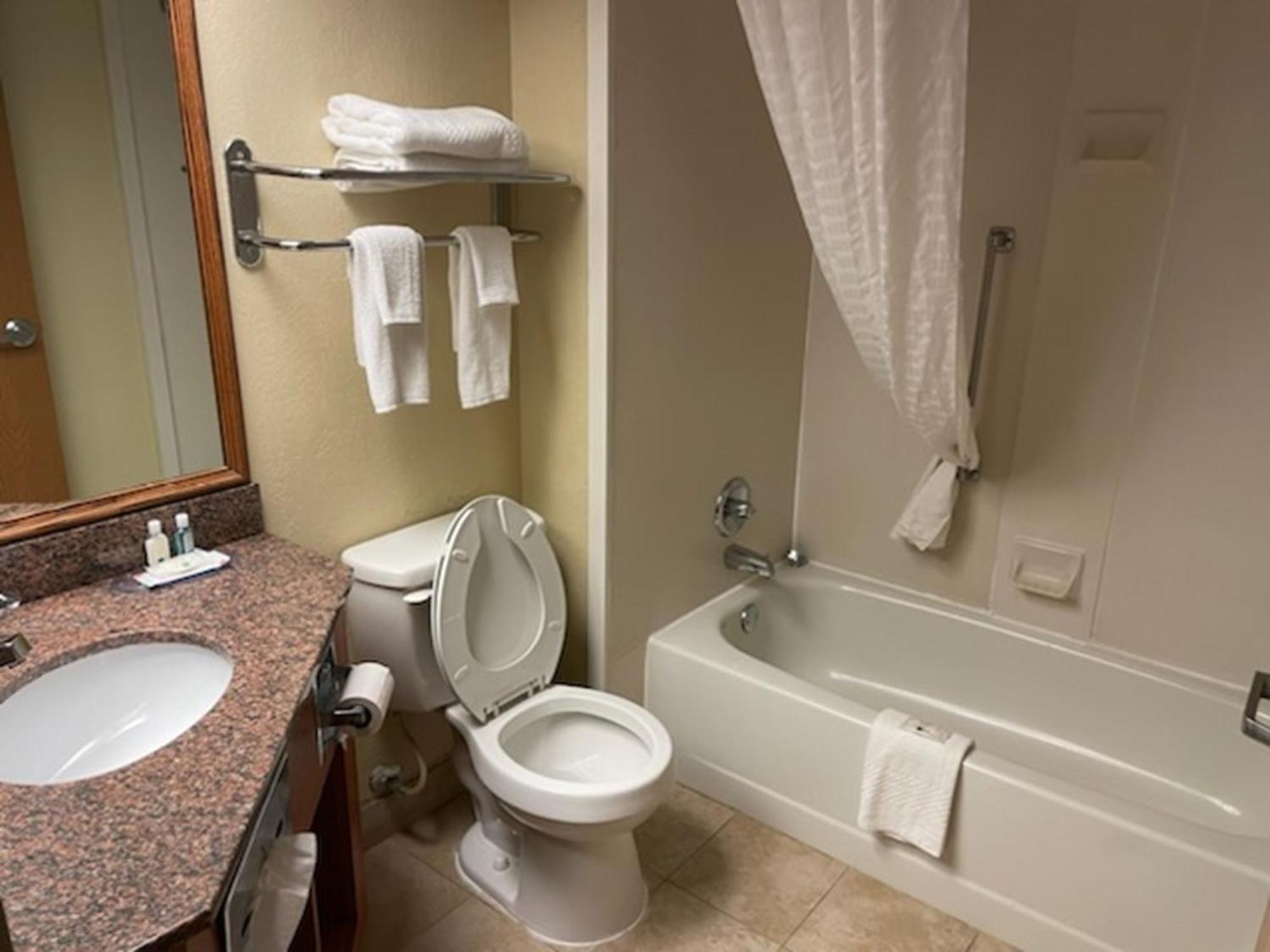 סגינאו Quality Inn & Suites מראה חיצוני תמונה