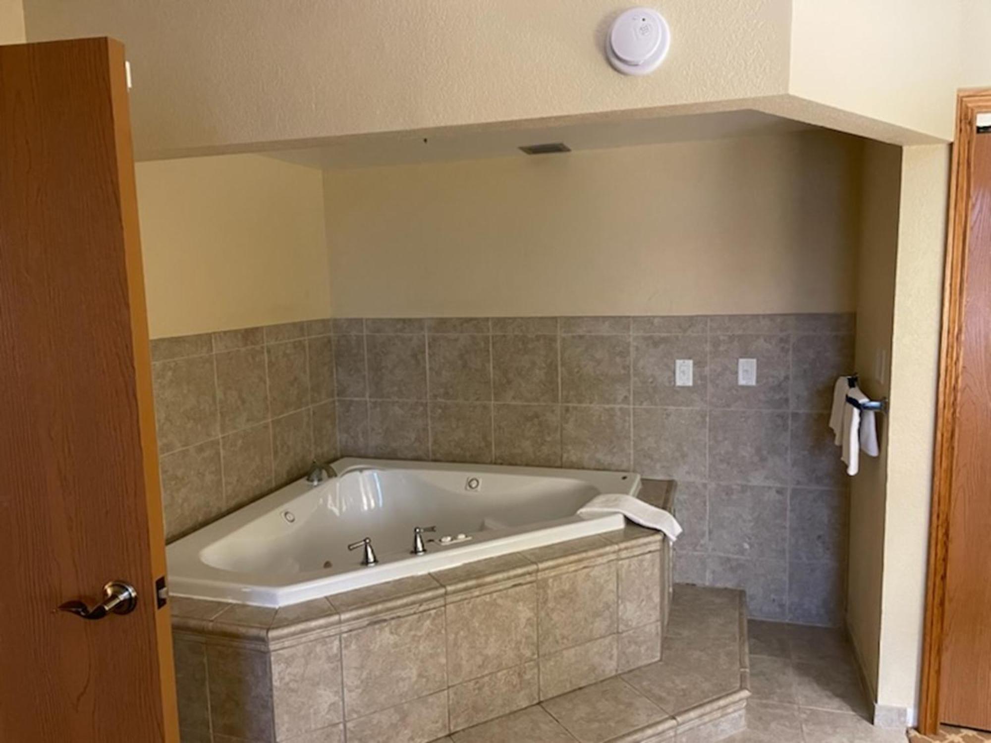 סגינאו Quality Inn & Suites מראה חיצוני תמונה